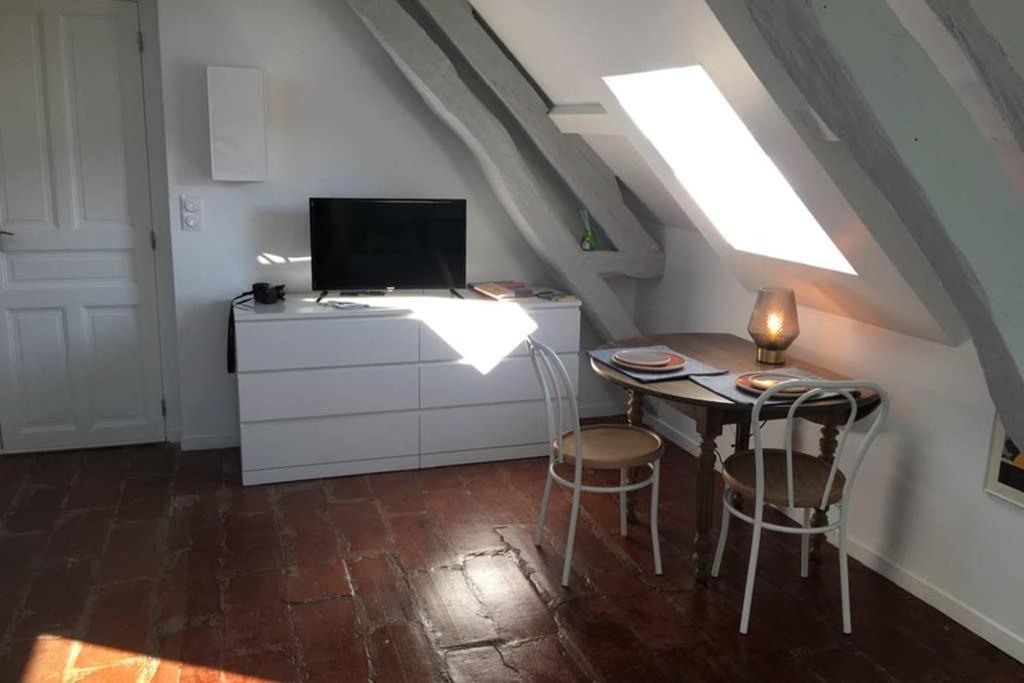 Tonnerre Grand Studio De Charme Au Coeur De La Ville Dış mekan fotoğraf
